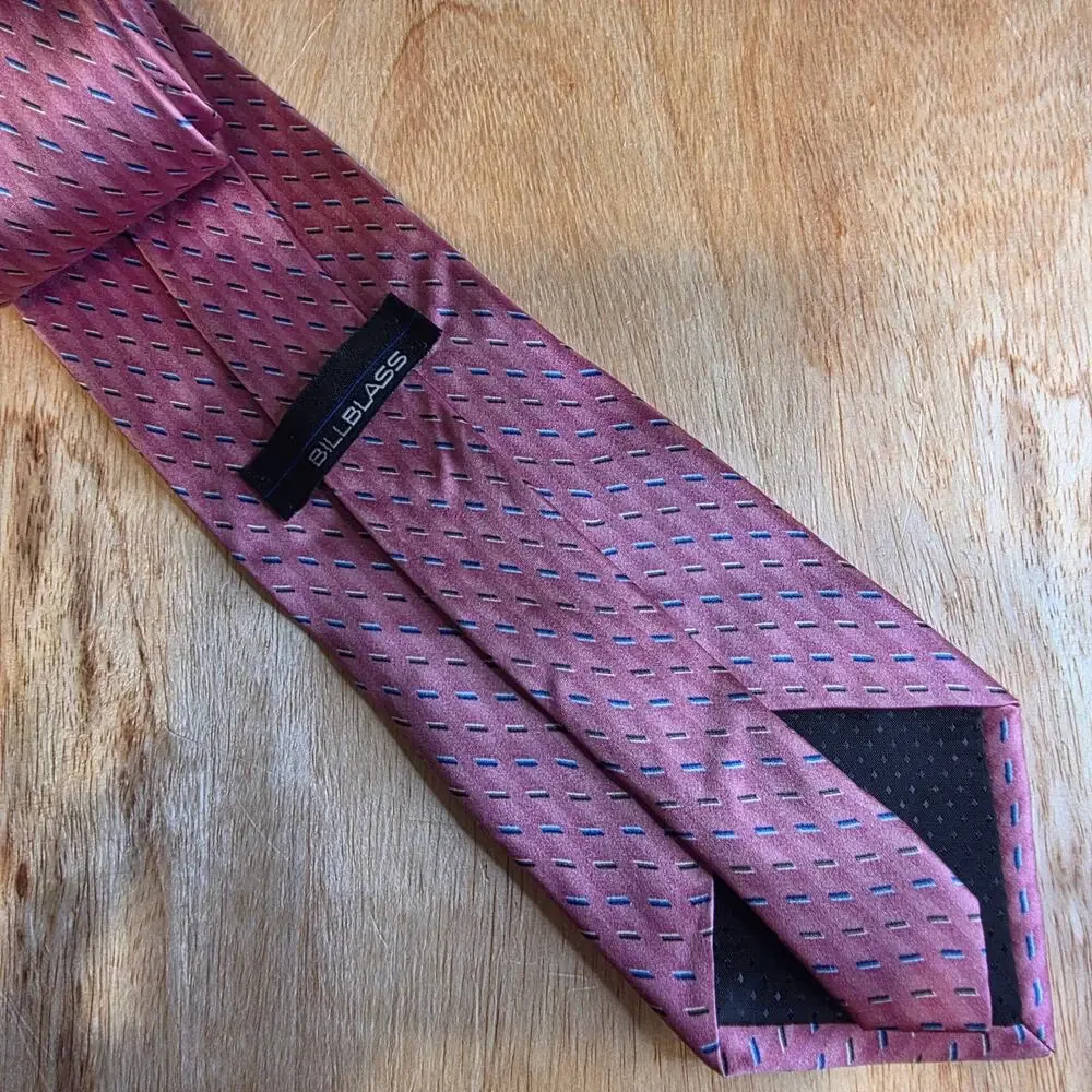 Bill Blass 100% Silk Tie pink with blue line detail 58' length 3.5' width